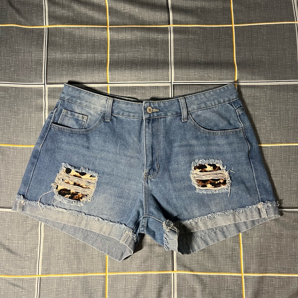 🩳NWOT Denim Distressed Women's Shorts Size XL